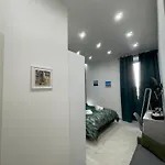Nigalu House Nápoly