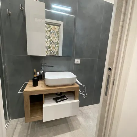 לינה וארוחת בוקר Nigalu House 4*