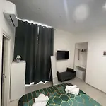 Nigalu House Neapel